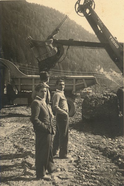 DIANO Umberto (1° da sx) e DIANO Fortunato (1° da dx) nel 1953.